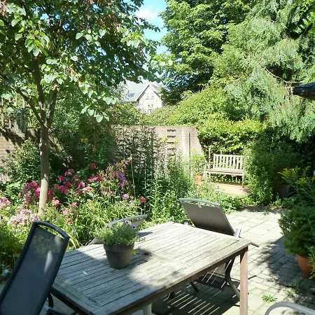 Holiday home Les-fleurs. *